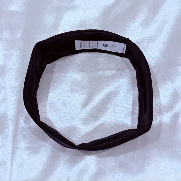 Lululemon Womens Luxtreme Training Headband Thin Black Grippy Athletic Sporty - Picture 9 of 10